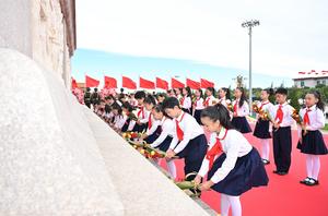 CHINA-BEIJING-DIA DE LOS MARTIRES-PRESENTACION DE OFRENDAS FLORALES-CEREMONIA