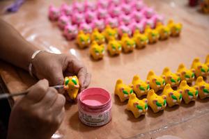 CHINA-HENAN-HEBI-ESCULTURAS DE ARCILLA-NI GUGU-INDUSTRIA-DESARROLLO