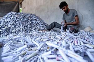 SRI LANKA-KIMBULAPITIYA-FABRICA DE PETARDOS