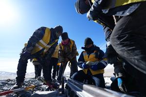 CHINA-QINGHAI-GOLMUD-FESTIVAL DE LA PRIMAVERA-FERROCARRIL-SALVAGUARDA