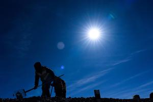 CHINA-QINGHAI-GOLMUD-FESTIVAL DE LA PRIMAVERA-FERROCARRIL-SALVAGUARDA