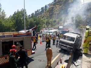 PAKISTAN-MURREE-FURGONETA-ACCIDENTE
