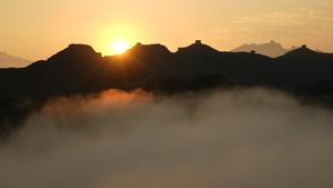 CHINA-HEBEI-LUANPING-GRAN MURALLA-NUBES