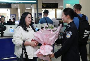CHINA-HEILONGJIANG-HEIHE-PASAJEROS DE LLEGADA Y SALIDA-1 MILLON