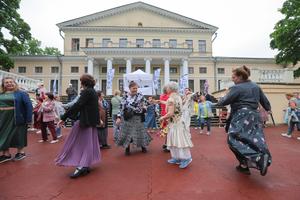 RUSIA-SAN PETERSBURGO-DANZA CIRCULAR
