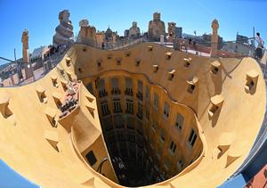 ESPAÑA-BARCELONA-ANTONI GAUDI-ARQUITECTURA