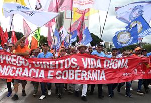 BRASIL-BRASILIA-TRABAJADORES-MARCHA