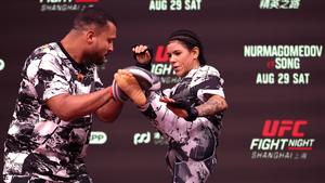CHINA-SHANGHAI-NOCHE DE PELEA DE LA UFC-SESION DE ENTRENAMIENTO