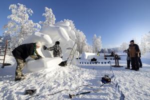 FINLANDIA-OULU-FESTIVAL DE ESCULTURAS DE NIEVE