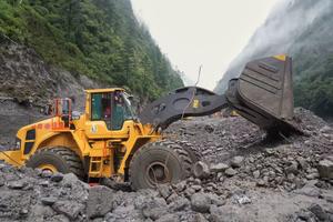 CHINA-XIZANG-GYIRONG-AVALANCHA DE LODO-RESCATE