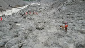 CHINA-XIZANG-GYIRONG-AVALANCHA DE LODO-RESCATE