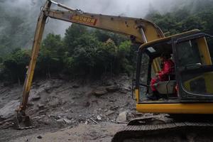 CHINA-XIZANG-GYIRONG-AVALANCHA DE LODO-RESCATE