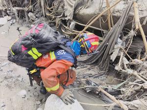 CHINA-XIZANG-GYIRONG-AVALANCHA DE LODO-RESCATE