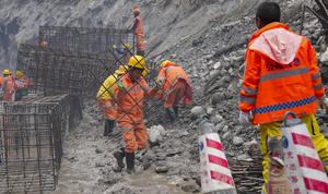 CHINA-XIZANG-GYIRONG-AVALANCHA DE LODO-PROTECCION DE CARRETERA-CESTAS DE GAVIONES