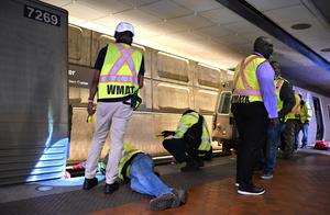 EEUU-WASHINGTON D. C.-TREN DEL METRO-VEHICULO DE TRABAJO-COLISION