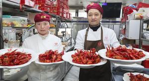 CHINA-JIANGSU-XUYI-CANGREJO DE RIO-INDUSTRIA