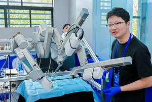 CHINA-CHONGQING-ROBOTS BIONICOS INTELIGENTES-CONCURSO