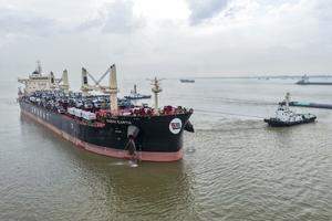 CHINA-JIANGSU-TAIZHOU-SINOTRUK-VEHICULOS-EMBARQUE