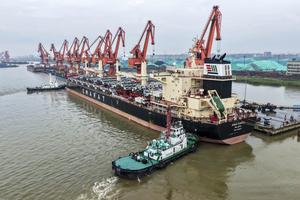 CHINA-JIANGSU-TAIZHOU-SINOTRUK-VEHICULOS-EMBARQUE