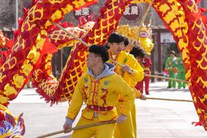 CHINA-NINGXIA-ESTUDIANTES INTERNACIONALES-AÑO NUEVO CHINO-COSTUMBRES POPULARES