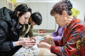 CHINA-NINGXIA-ESTUDIANTES INTERNACIONALES-AÑO NUEVO CHINO-COSTUMBRES POPULARES