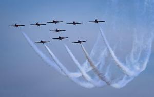 CANADA-WHITE ROCK-SNOWBIRDS DE LAS FUERZAS ARMADAS CANADIENSES-ESPECTACULO AEREO