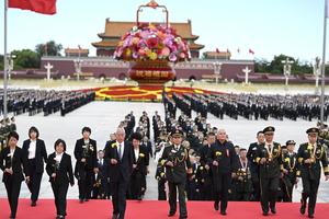 CHINA-BEIJING-DIA DE LOS MARTIRES-PRESENTACION DE OFRENDAS FLORALES-CEREMONIA