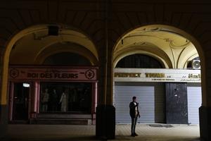EGIPTO-CAIRO-CIERRE OBLIGATORIO-VISTA NOCTURNA CON LUZ ATENUADA