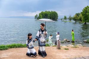 CHINA-YUNNAN-DALI-LAGO ERHAI-CORREDOR-CICLISMO-TURISMO