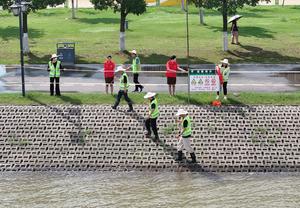 CHINA-HUBEI-WUHAN-RIO YANGTSE-NIVEL DEL AGUA-MARCA DE ADVERTENCIA