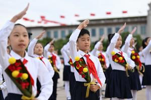 CHINA-BEIJING-DIA DE LOS MARTIRES-PRESENTACION DE OFRENDAS FLORALES-CEREMONIA