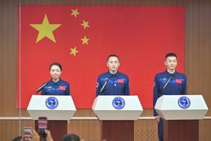 CHINA-JIUQUAN-ASTRONAUTAS DE SHENZHOU-23-REUNION CON LA PRENSA