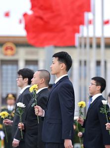 CHINA-BEIJING-DIA DE LOS MARTIRES-PRESENTACION DE OFRENDAS FLORALES-CEREMONIA