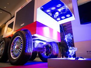 CHINA-HUBEI-WUHAN-WEEDING ROBOT-UNVEILING (CN)