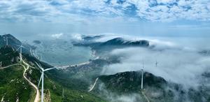 CHINA-FUJIAN-LIANJIANG-PARQUE EOLICO-NIEBLA
