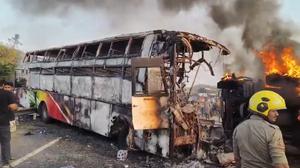 INDIA-ANDHRA PRADESH-MARKAPURAM-ACCIDENTE DE AUTOBUS