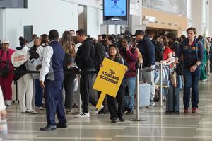 EEUU-NUEVA YORK-AEROPUERTO-CONTROL DE SEGURIDAD-LARGO TIEMPO DE ESPERA