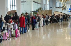 EEUU-NUEVA YORK-AEROPUERTO-CONTROL DE SEGURIDAD-LARGO TIEMPO DE ESPERA