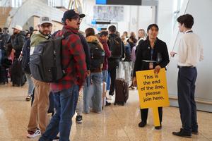 EEUU-NUEVA YORK-AEROPUERTO-CONTROL DE SEGURIDAD-LARGO TIEMPO DE ESPERA