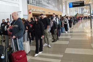 EEUU-NUEVA YORK-AEROPUERTO-CONTROL DE SEGURIDAD-LARGO TIEMPO DE ESPERA