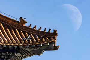 CHINA-ASTRONOMIA-LUNA EN CUARTO CRECIENTE