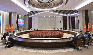 KIRGUISTAN-BISHKEK-XI JINPING-PRESIDENTE KIRGUIS-CONVERSACIONES