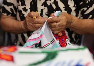 MEXICO-OAXACA-TEXTILES TEJIDOS Y BORDADOS A MANO