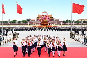 CHINA-BEIJING-DIA DE LOS MARTIRES-PRESENTACION DE OFRENDAS FLORALES-CEREMONIA