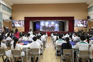 CHINA-HONG KONG-ESTACION ESPACIAL-CLASE EN VIVO