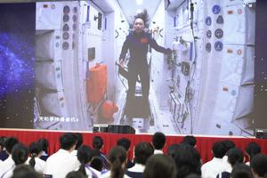 CHINA-HONG KONG-ESTACION ESPACIAL-CLASE EN VIVO