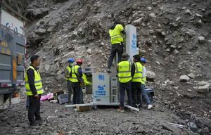 CHINA-XIZANG-GYIRONG-AVALANCHA DE LODO-RESCATE-APOYO A LAS COMUNICACIONES