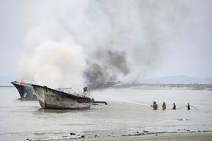 ECUADOR-MANABI-INCENDIO-EMBARCACIONES