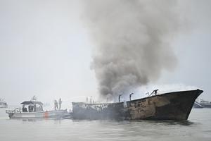 ECUADOR-MANABI-INCENDIO-EMBARCACIONES