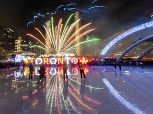 CANADA-TORONTO-192 FESTIVAL DE ANIVERSARIO-ESPECTACULO DE FUEGOS ARTIFICIALES
